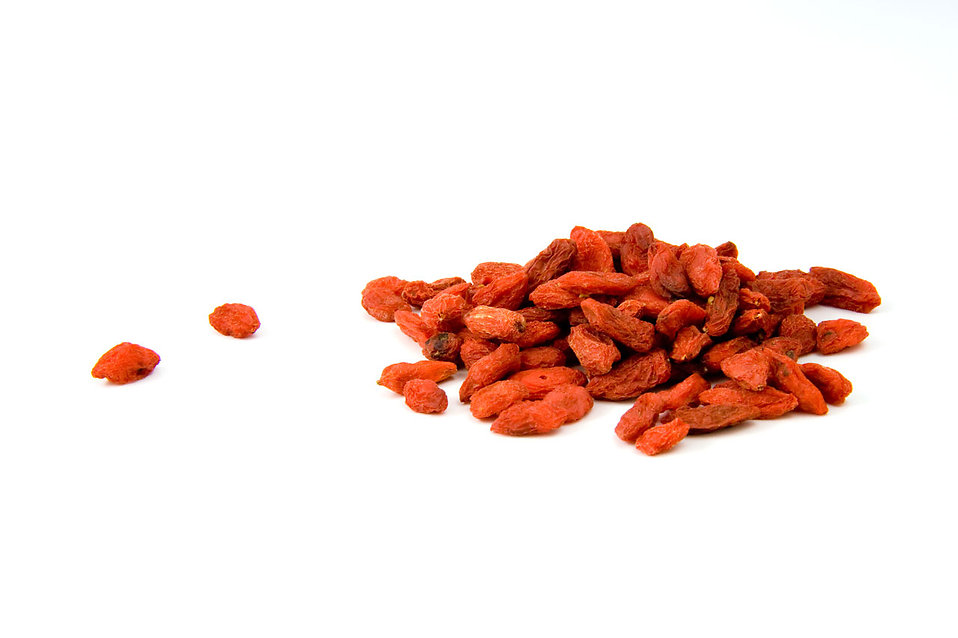8180-a-pile-of-red-goji-berries-isolated-on-a-white-background-pv
